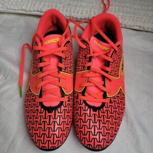 Under Armour Youth Soccer Cleats 4Y Neon Fluorescent Sports Lace up LIKE NEW